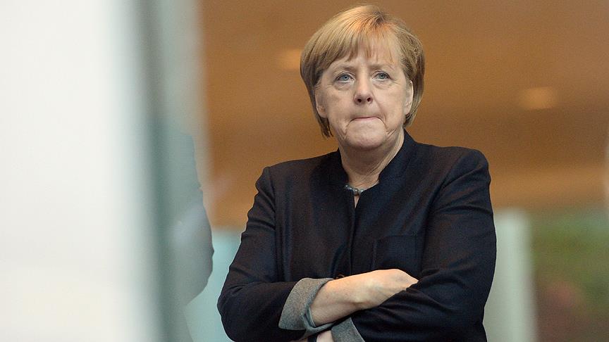 Merkel, göç önergesinin aşırı sağcı AfD’nin oylarıyla onaylanmasını eleştirdi