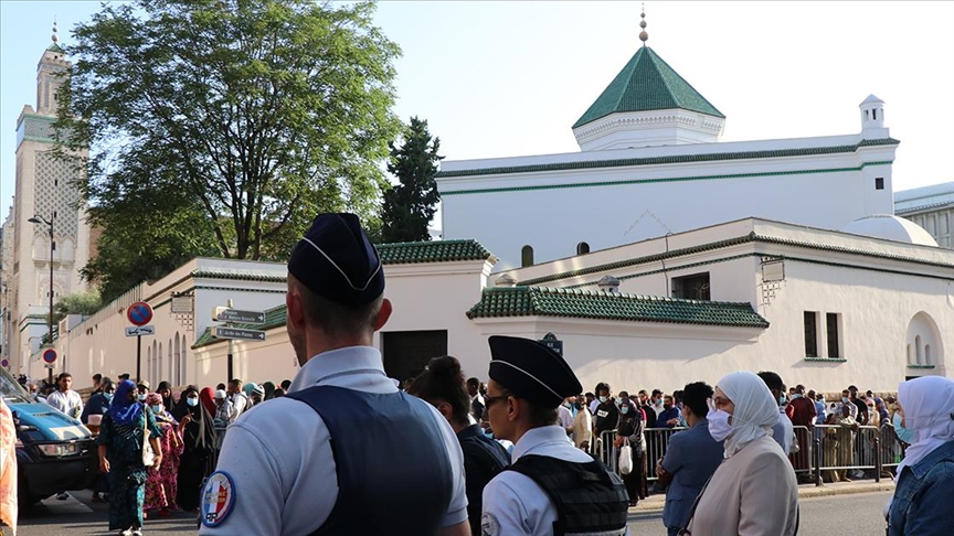 Fransa’da Müslüman genci camide öldüren zanlı, Fransız makamlarına iade edilmeyi kabul etti